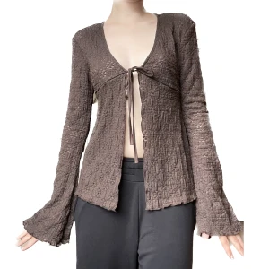 topp - topp/kofta från bikbok. aldrig använd knappt då jag inte känner det är min stil. utmärkt skick. skriv för fler frågor!