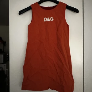 VINTAGE miniklänning - Kort mini klänning väldigt 90’s. Köpt på second hand men aldrig använd. 