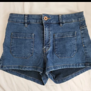 Korta denimshorts - Korta denimshorts från H&M, oanvända.