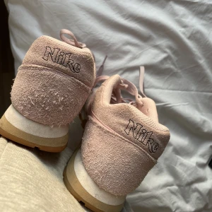 Nike skor - Ljusrosa Nike skor i strl. 41 💕 köpta second hand ✋ 