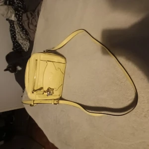 ANNI SUI  - Väskan är ny och ej använd. Sailormoon tema.