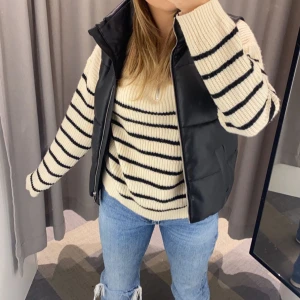 Väst  - Skinnväst från JDY