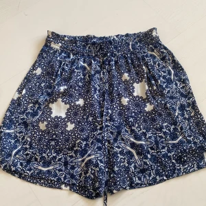 shortse - högmidjade pösshorts