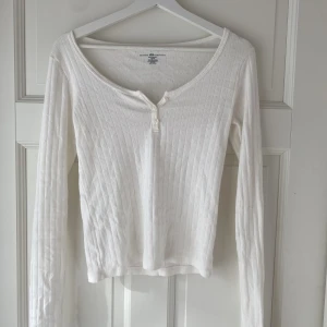 Brandy melville  - Tröja från brandy Melville. Säljer för att den inte kommer till användning. Aldrig använd. 