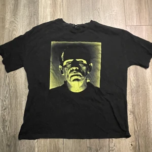 Grafisk T-shirt  - sitter ganska slappt, väldigt mysig, superskön myströja