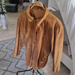 Mocka jacka - Brun mocka jacka med huva