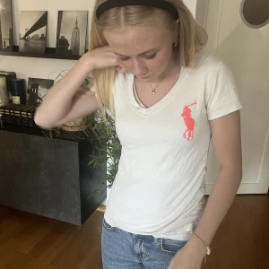 Ralph lauren tröja - Säljer min ralph lauren tröja som e för liten. 