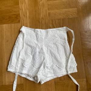 Jättefina shorts från nakd i storlek 32 (liten). Fint skick! ❤️ perfekta nu till sommaren 