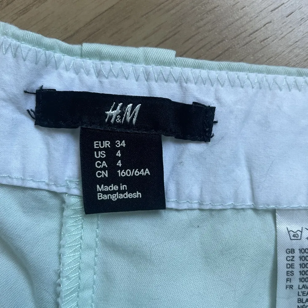 Ett par shorts från H&m i storlek 34. Shorts.