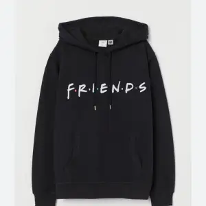 Säljer min Friends hoodie från H&M i storlek xs men passar som S/M också eftersom den är lite oversize.