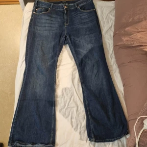 Mörkblå jeans - Använda fåtal gånger. 