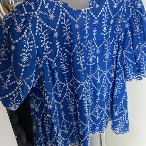 Blus  - Fin blus till sommaren! Bra kvalite helt ny!!