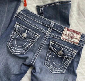 True religon jeans💕 - ‼️intressekolll‼️ säljer mina true religon som är köpta second hand förra månaden. Passar mig som är 157cm