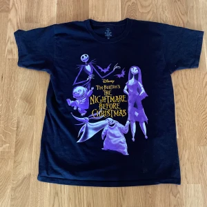 Disney tröja  - En nightmare before christmas tröja som är knappt använd. 