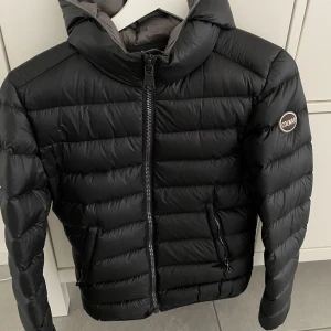 Colmar jacka - Svart colmar jacka aldrig använd. 