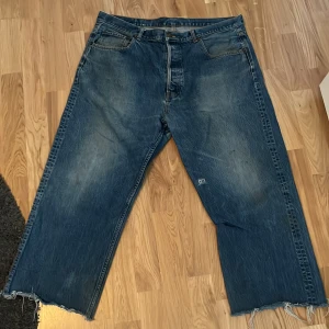 Baggy jeans - Väldigt baggy jeans kommer inte ihåg märket på dom men de är klippta och borde passa om du är ca 164-168cm lite stor i midjan 