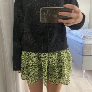 Kjol - Säljer min mönstrade kjol😍 Super cool! Har resår i midjan, storlek 164💓