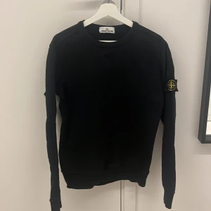 Stone Island - Säljer då jag ej använder Skick 8/10 Kom med prisförslag för en snabb affär!