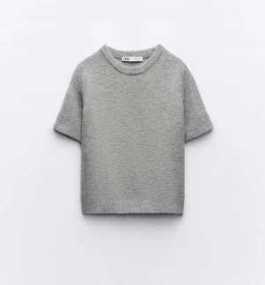 SÖKER - söker denna zara stickade och kortärmad topp som är slutsåld i alla storlekar. Kontakta mig om du har den i storlek S och skulle kunna tänka dig att sälja den! Då kan vi diskutera priset.