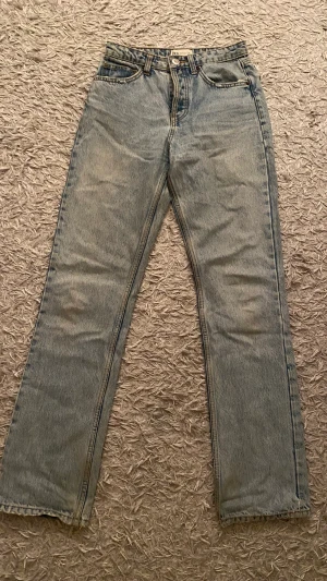 Zara jeans - Jätte fina midwaist jeans från zara i bra skick! Köparen står för frakt💕