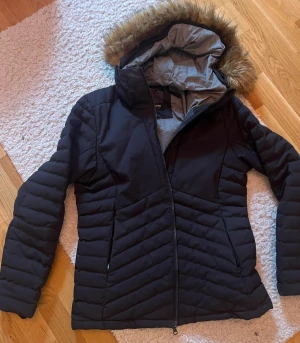 Vinterjacka  - Dam vinterjacka  Everest storlek 40