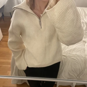 Hm stickad tröja - Aldrig använt,super mysig stickad tröja nu till vintern