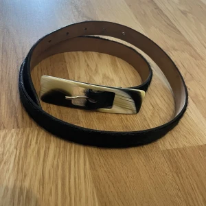 Bälte - Ett coolt bälte. Säljer pga att den inte är min stil. Köparen står för frakt och pris kan diskuteras💕