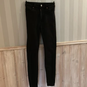 Jeans - Stl XS fina jeans från Bikbok väldigt fint skick! 