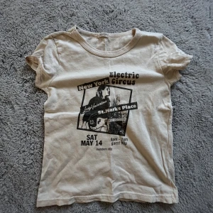 Brandy tshirt - Säljer denna tshirt från brandy som är super snygg!!💞 Skirv till mig innan du köper plagget!!!!