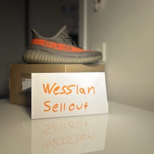 Yeezy beluga - Tjena säljer nu mina otroligt fina Yeezy belugas då dem inte kommer till användning skicket är 8-9/10 och tvättade i jämna mellanrum. Byten kan vara intressant hör av dig och fråga mig om du har något du vill byta mot eller en fråga