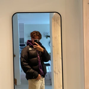 North face pufferjacket - North face puffer jacka i väldigt bra skick. Ny kostar 3500.  Du kan fråga om mer info  