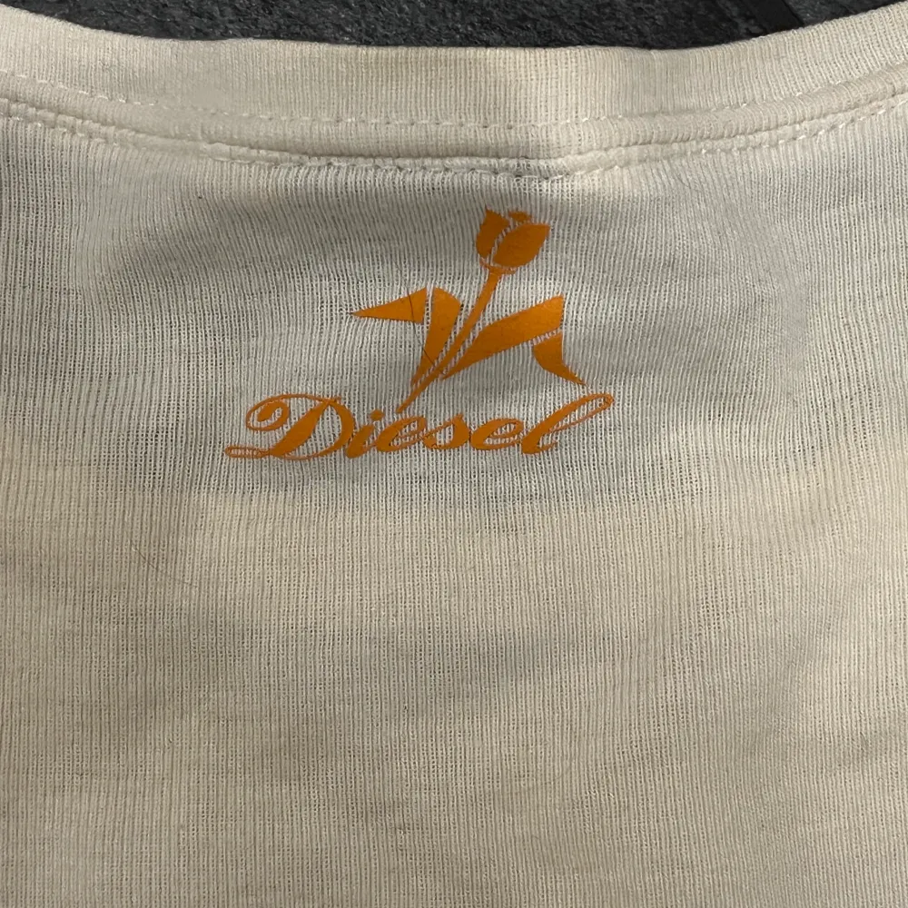Jätte unik och ovanlig thriftad diesel tröja som inte går att hitta någonstans med jätte bra kvalitet.. Tröjor & Koftor.