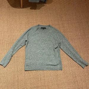 Nyskick Vero Moda tröja  - Hej! Nu ska jag sälja min Vero Moda tröja. Jag har använt det typ 3/4 gånger så det är i bra skick