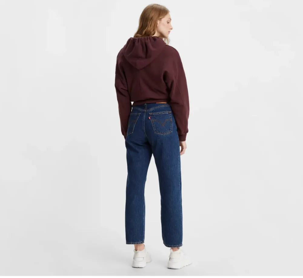 Straight ankel levis jeans som tyvärr är försmå ✨. Jeans & Byxor.