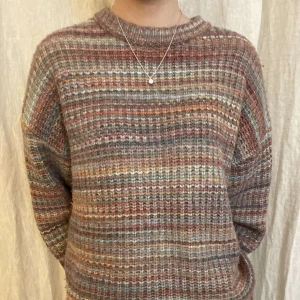 Färgglad stickad tröja - Stickad färgglad tröja! Helt perfekt till höst och vinter🤩