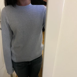 Stickad tröja  -  Ljusblå stickad tröja i fint skick🥰 