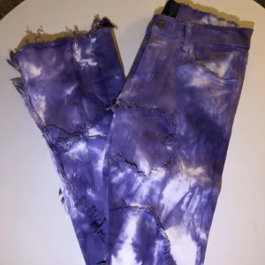Valabasas Purple/White Flared/Stacked Jeans - 10/10 no flaws, knappt använda, tag finns kvar ⭐️ Ny pris 2400