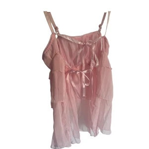 Linne med öppen rygg - Står ingen storlek men passar någon med liten byst. Första bilden är på baksidan. Kontakta vid intresse <3