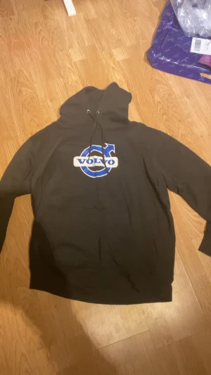 Hoodie - Nästan ny skick storleken är xl men känns som L-M
