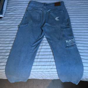 Unika men snygga jeans som jag växt ifrån i storlek. De var en av mina favorit jeans. Nypris 700-800kr. Fortfarande i bra skick. Pm vid intresse eller mer info. 