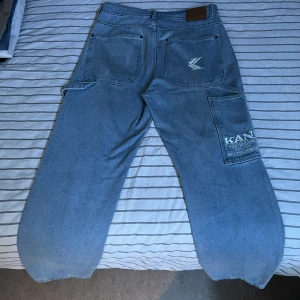 Karl Kani - Unika men snygga jeans som jag växt ifrån i storlek. De var en av mina favorit jeans. Nypris 700-800kr. Fortfarande i bra skick. Pm vid intresse eller mer info. 
