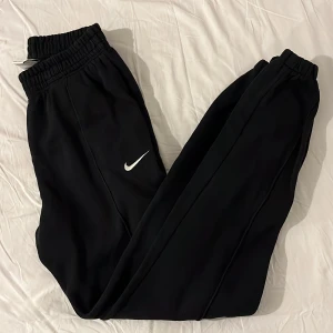 Nike mjukisbyxor  - Mjukisbyxor i storlek xs. Fint skick!