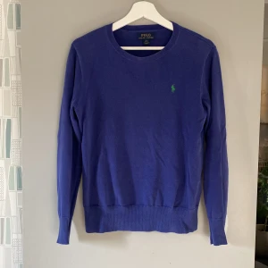 Polo Ralph Lauren - Fin tröja i bra skick! Skick 8/10 och storlek L i barn, XS i vuxna. Hör av er vid några frågor.