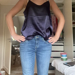 Low waist bootcut jeans zara - Low waist bootcut jeans från Zara, använda 1 gång. Storlek 36.