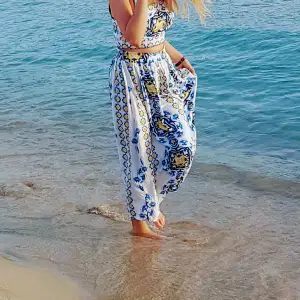 Strand set med kjol och top i matchande mönster. Perfekt för sommarens Greklands semester😎☀️