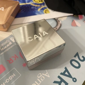 Wake me up translucent  - Säljer löspuder - wake me up translucent från Caia som jag endast har testat💞 nypris 245kr mitt pris 190kr🫶🏼