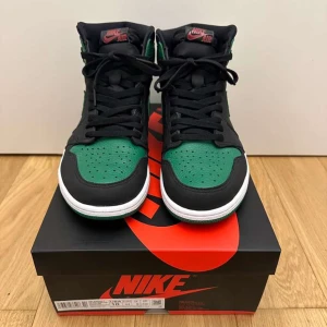 Jordan 1 - Jordan 1 Pine Green, bra skick i 44. Skriv vid funderingar