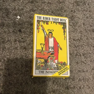 Tarot kortlek - En Tarot kortlek som knappast är använd!🃏