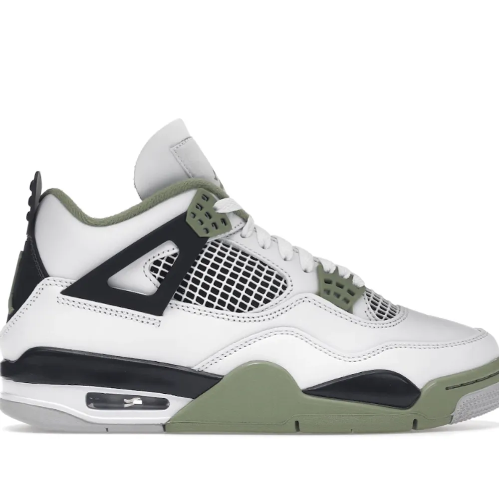 Jordan 4 seafoam köpta hos SNKRS använda 2 gånger, skick 9/10! Strl 38,5 möts i Sthlm eller fraktas. Skor.