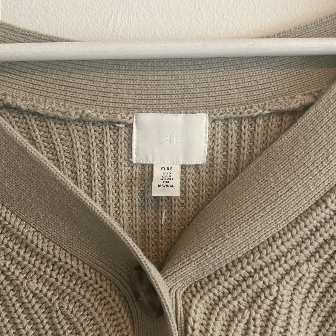 Grönbeige ribbstickad Kofta - 90